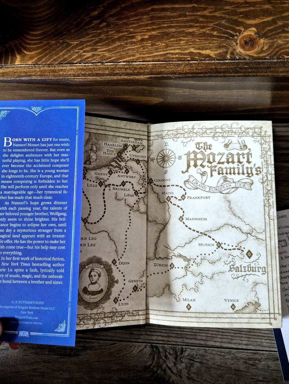 Owlcrate Exclusive - The Kingdom of Back by Marie Lu - Picture 3 of 5